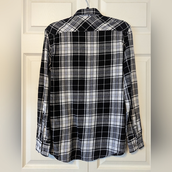 3/$20! H&M Men's Black & Blue Plaid Shirt - Picture 4 of 7